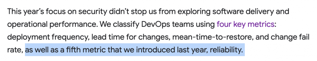 Google DORA 年度報告文字截圖，說明以四個關鍵指標（deployment frequency、lead time for changes、mean-time-to-restore、change fail rate）及 reliability 衡量 DevOps 表現